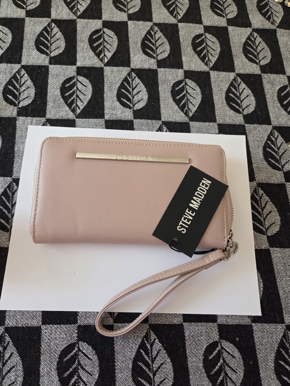 Beige Steve Madden Wristlet Wallet - Modern Style - Picture 3 of 4